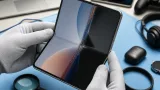 iPhone Duo: nel test di resistenza la polvere blocca la cerniera e il pannello interno si danneggia